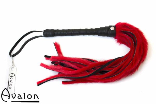 Avalon - GRIFFIN - Flogger med Lær og Pels, Rød og Svart