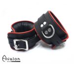 Avalon - ALCHEMY - Polstrede Fotcuffs - Sort og Rødt