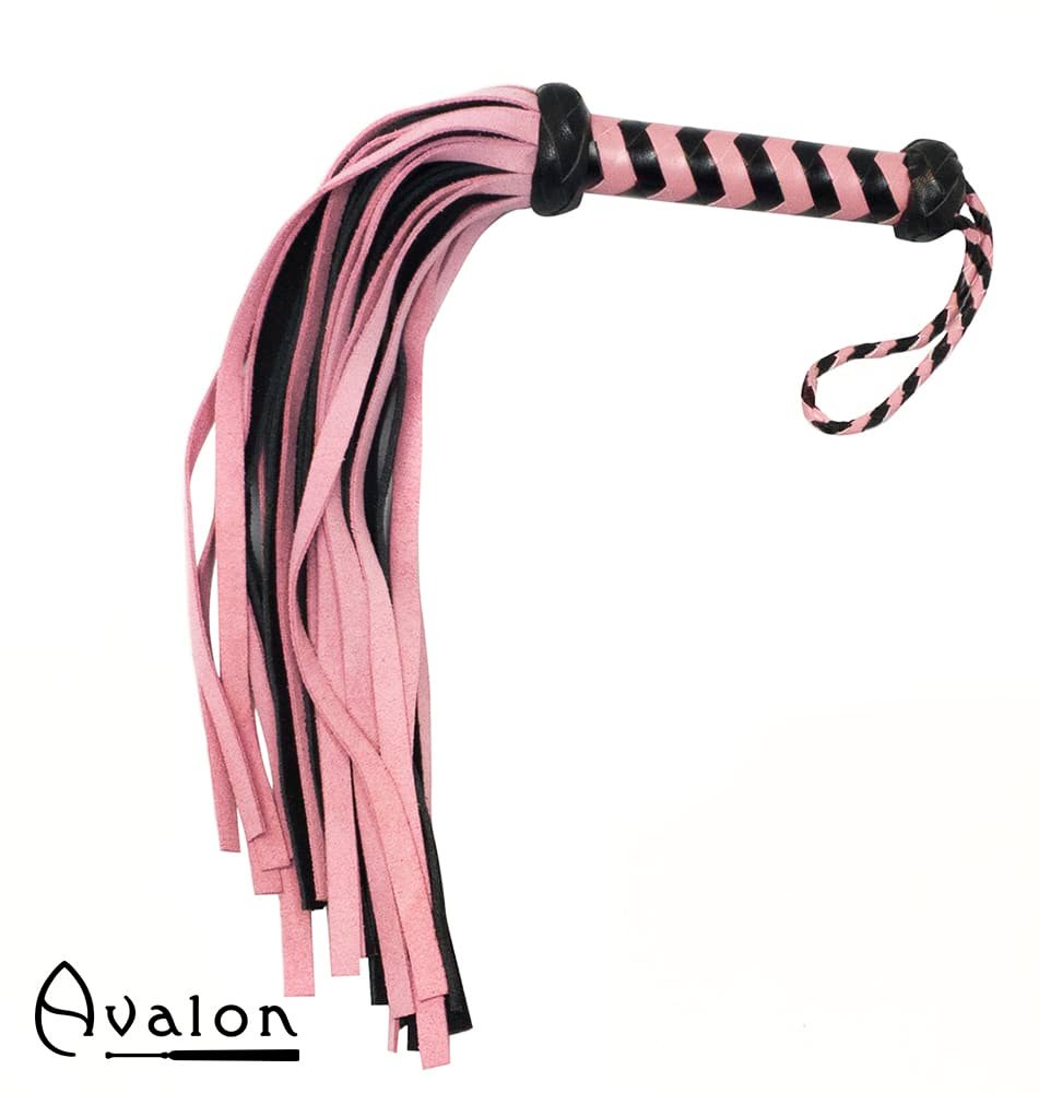 Avalon - HEIR - Rosa og Sort Flogger med 36 Haler i Semsket Lær Avalon - HEIR - Rosa og Sort Flogger med 36 Haler i Semsket Lær