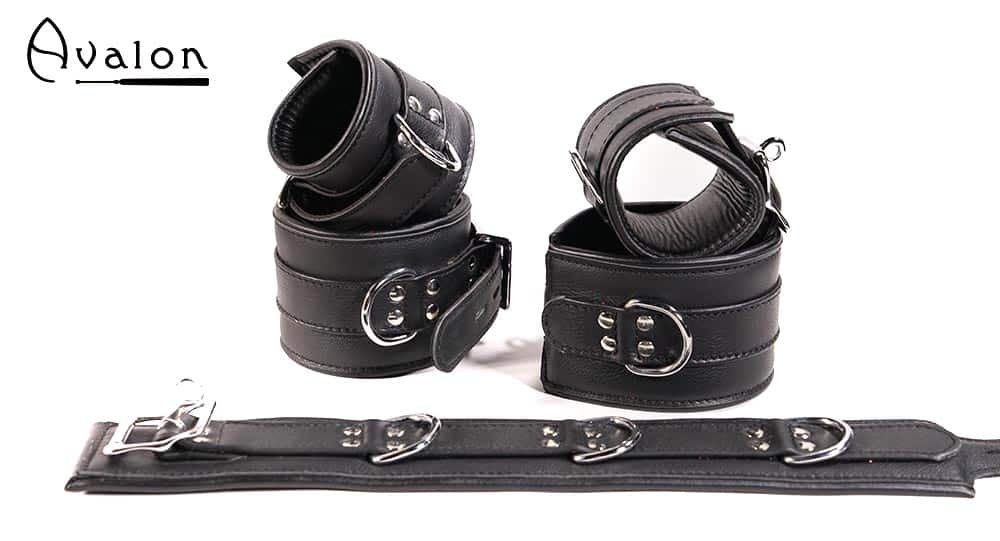 Avalon - DENY - Collar og Cuffs, 5 deler, Svart Avalon - DENY - Collar og Cuffs, 5 deler, Svart