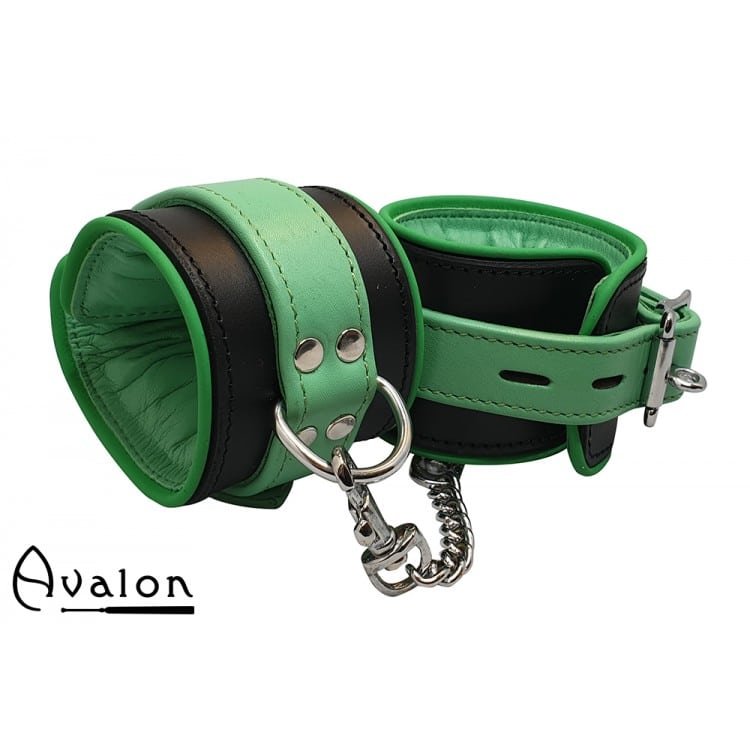 Avalon - Sengekos - Alchemy - Polstrede Håndcuffs - Sort og Grønn Avalon - Sengekos - Alchemy - Polstrede Håndcuffs - Sort og Grønn